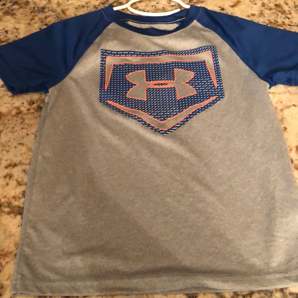 Under Armour top